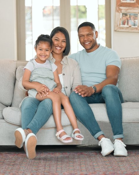 muebles diseño online salon moderno familia disfrutando tiempo libre